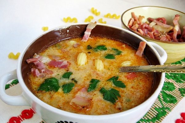 Supa de legume cu bacon afumat
