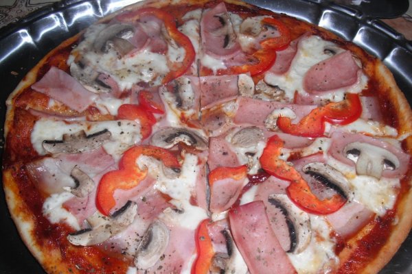 Pizza cu bacon si sunca