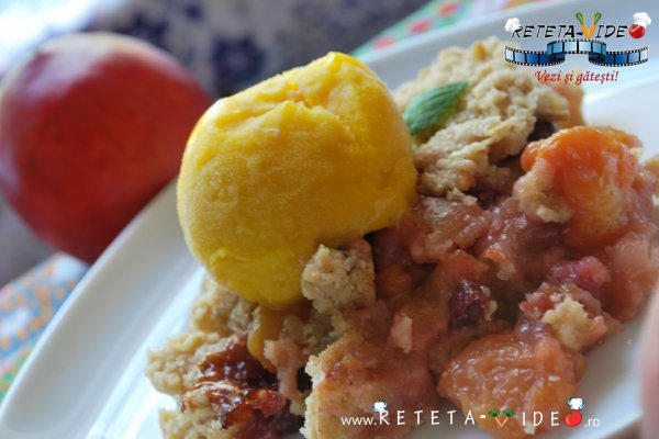 Crumble cu Fructe (Piersici si Visine)