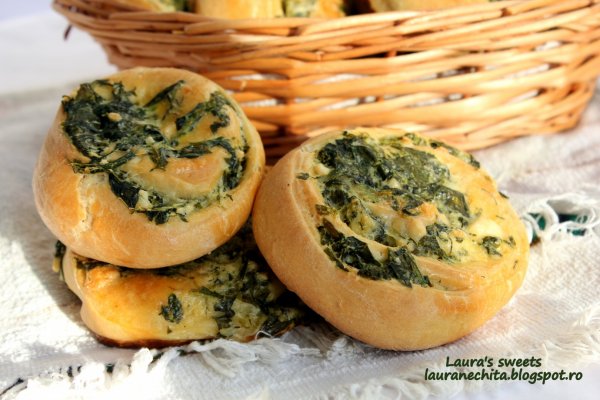 Rulouri cu spanac si telemea