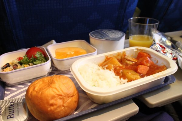 Motivul pentru care mancarea din avion pare lipsita de gust