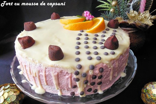 Tort cu mousse de capsuni