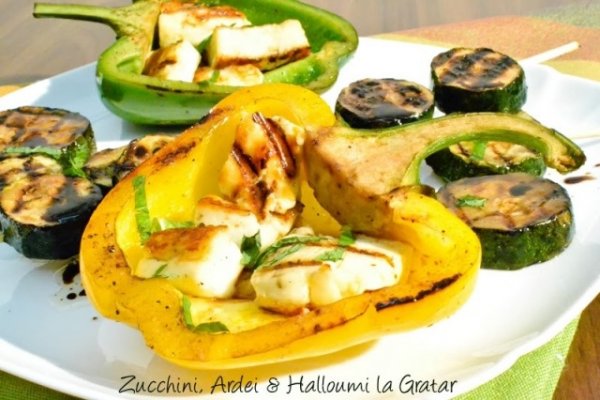 Zucchini, ardei si halloumi la gratar