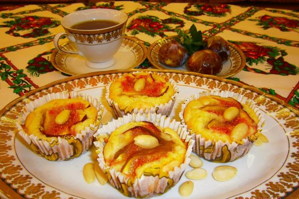 Briose cu migdale si smochine