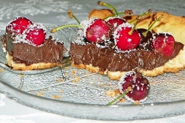 Tarta cu ciocolata si cirese