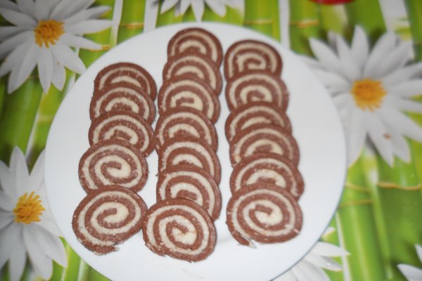 Ruladă din biscuiţi cu cocos