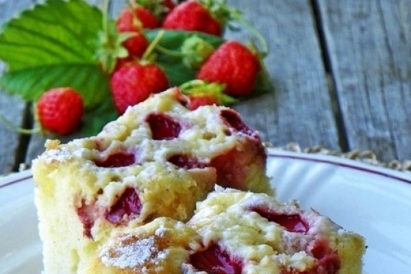 Prajitura cu frisca si capsune