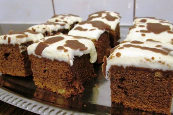Brownie cu crema de branza