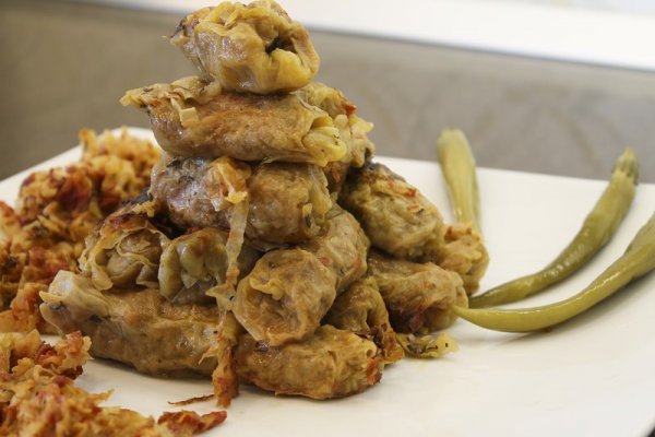 Video: Sarmale in foi de varza - reteta transmisa din generatie in generatie