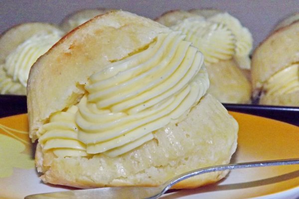 Savarine cu iz din flori de soc si crema de vanilie cu mascarpone