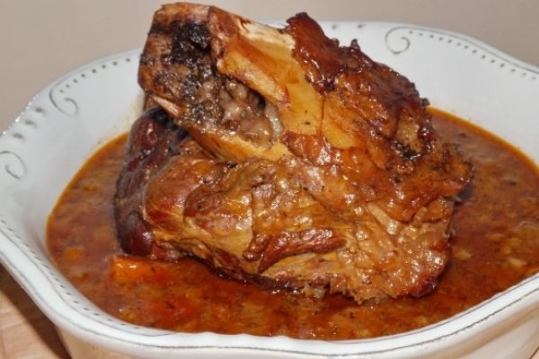 Rasol de vita cu morcovi la cuptor in sos de bere neagra