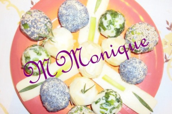 Bulete de branza cu struguri