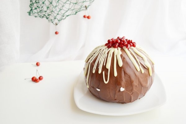 Bomba de ciocolata cu zmeura si rodie