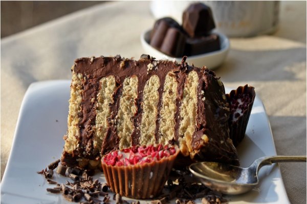 Tort de biscuiti cu crema de ciocolata
