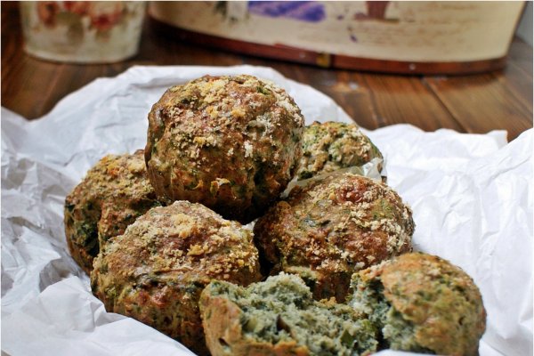 Briose cu urzici si branza