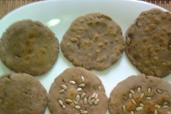 Lipii fara gluten simple si cu seminte de floarelui, la tigaie