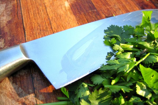 10 greseli ce duc la deteriorarea cutitelor