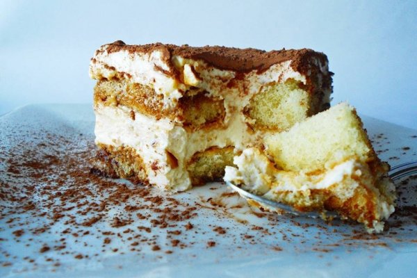 Tiramisu cu arahide caramelizate
