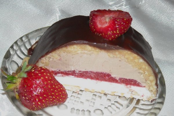 Deliciu cu ciocolata si capsuni