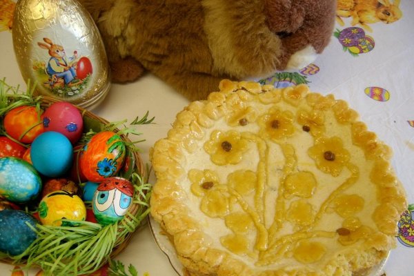 Pasca cu branza, smantana si stafide