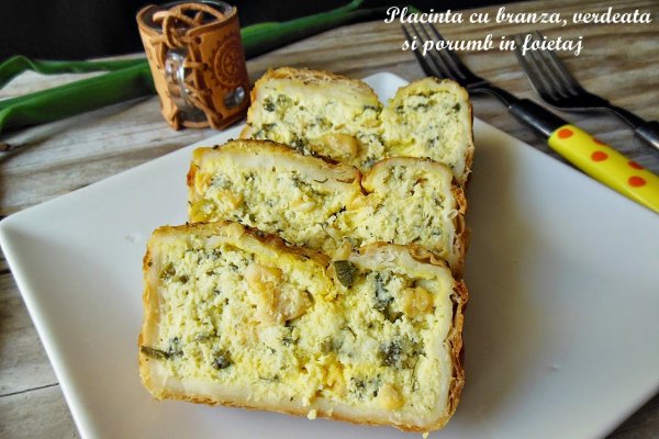 Placinta cu branza, verdeata si porumb in foietaj