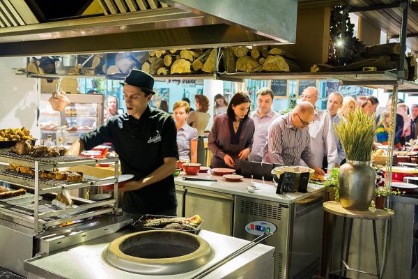 Stradale, restaurantul condus de Chef Foa, a atras peste 10.000 de clienți în prima lună și pregătește încă o premieră