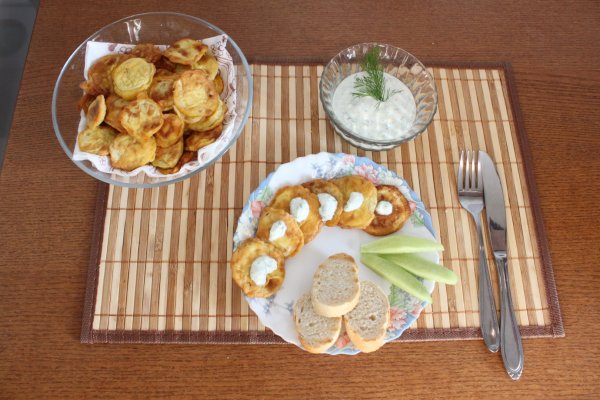 Dovlecei pane cu sos tzatiki