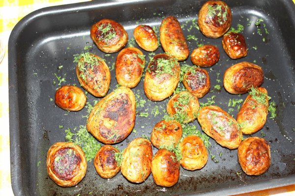 Cartofi noi cu marar