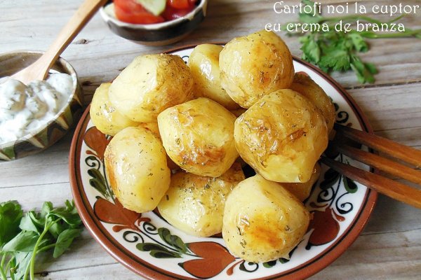 Cartofi noi la cuptor cu crema de branza