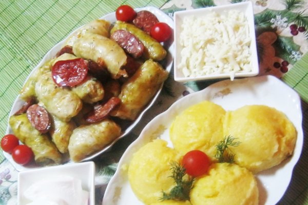 Sarmalute umplute cu urda ,cu mamaliguta si alte bunatati