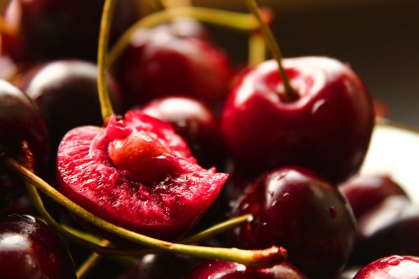 Cele mai simple metode de a scoate samburii cireselor