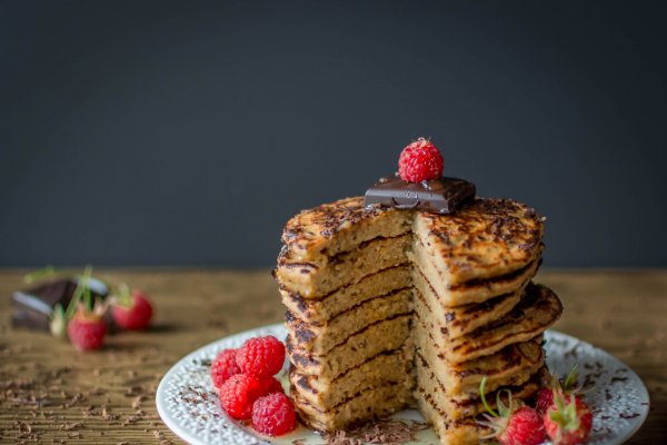 Clatite americane cu ciocolata si zmeura