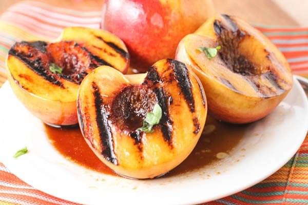 5 fructe despre care nu stiai ca le poti pregati si pe gratar