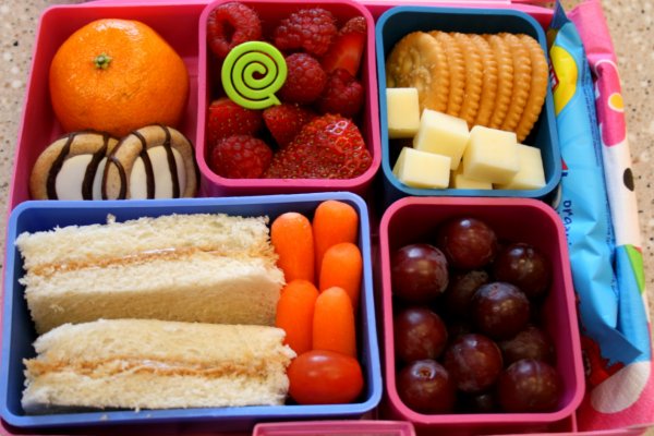 7 sfaturi pentru a manca mai sanatos la birou