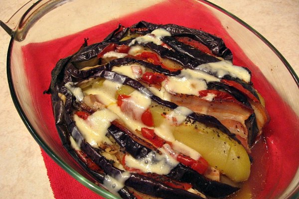 Evantai de vinete cu dovlecel, bacon si rosii