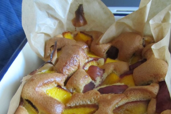 Pandispan cu nectarine
