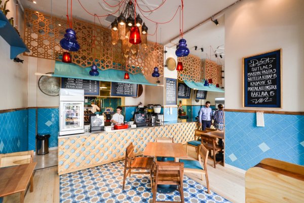 S-a deschis Divan Express în Centrul Vechi