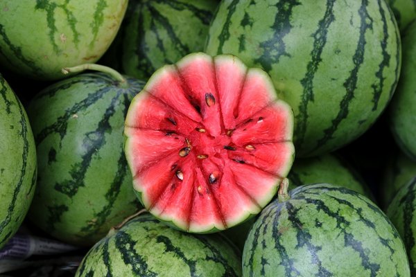 5 sfaturi utile atunci cand mancam pepene