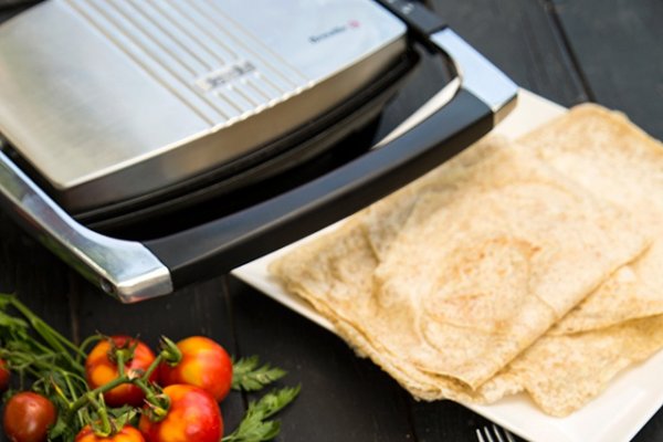 Clatite integrale cu branza si oua ochiuri