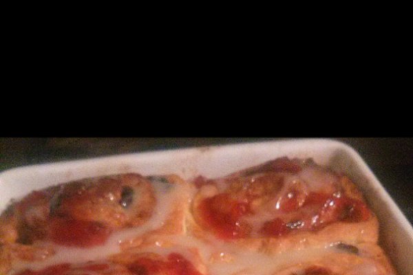 Rulouri pufoase cu visine si lamaie