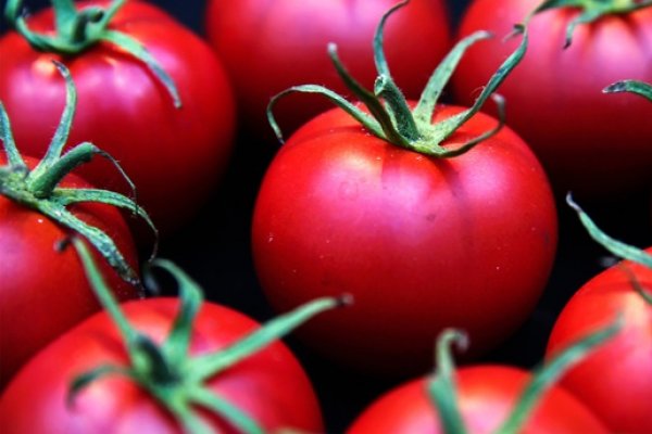 7 feluri in care sa folositi rosiile pentru un ten mai curat si mai frumos