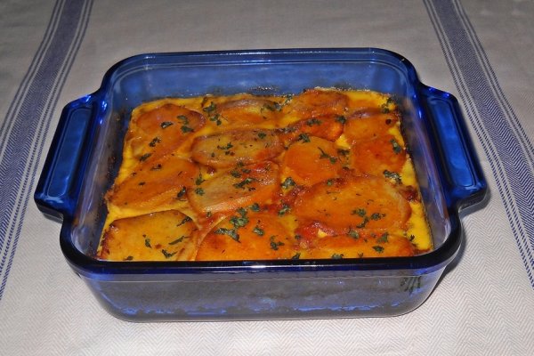 Musaca de cartofi cu carne tocata