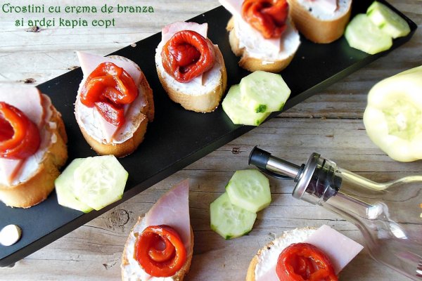 Crostini cu crema de branza si ardei kapia copt
