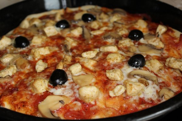 Pizza cu piept de pui si ciuperci