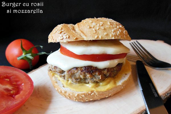 Burger cu rosii si mozzarella