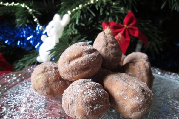 Nuci umplute cu crema de ciocolata