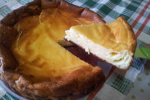 Prajitura pufoasa cu crema de branza