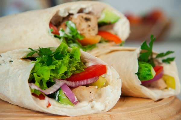 Cum sa faci shaorma la tine acasa - 10 retete "cu de toate"