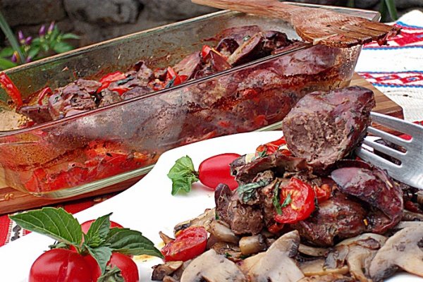 Ficatei aromati cu busuioc si rosii cherri, pe pat de ciuperci