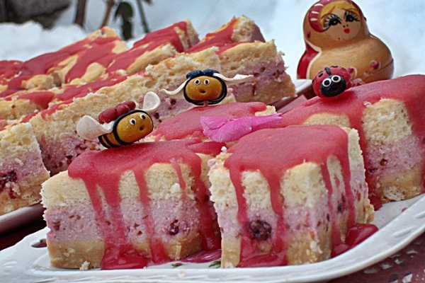 Prajitura cu glazura de zmeura